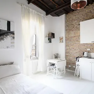 Apartment White Ostilia, Rome