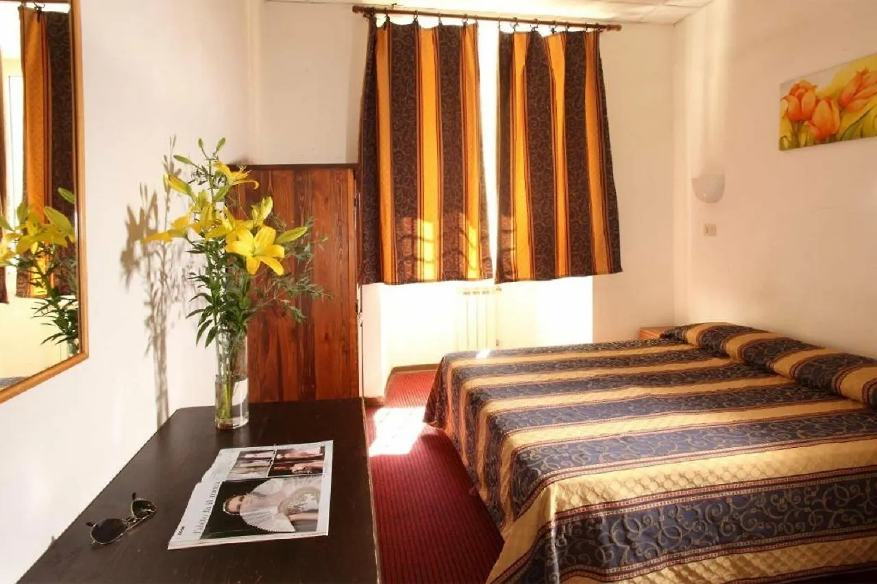 **  Hotel Acropoli Roma İtalya